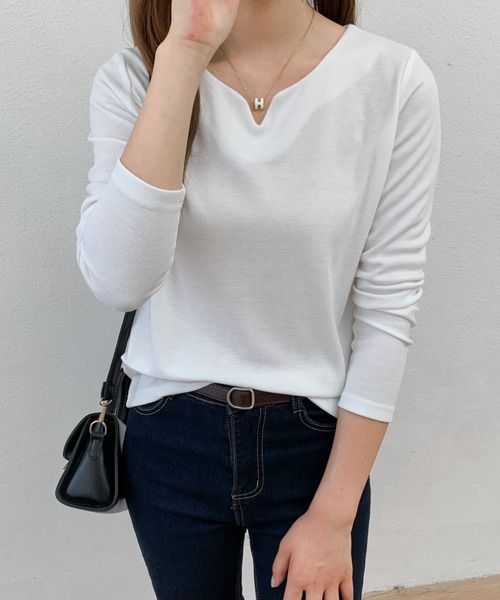 Diosfront（ディオスフロント）の「2022AW　華奢見せ叶える！キーネックロングスリーブTシャツ（Tシャツ/カットソー・レディース・ホワイト/ブラック/グレー・M/L）」の5枚目の写真