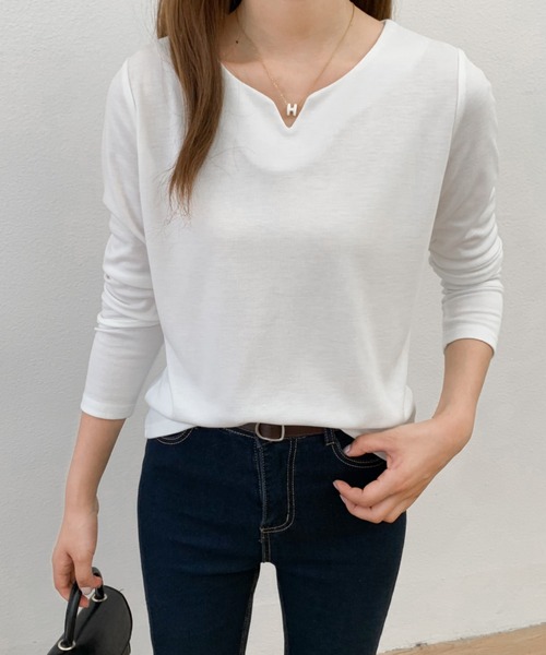 Diosfront（ディオスフロント）の「2022AW　華奢見せ叶える！キーネックロングスリーブTシャツ（Tシャツ/カットソー・レディース・ホワイト/ブラック/グレー・M/L）」の8枚目の写真