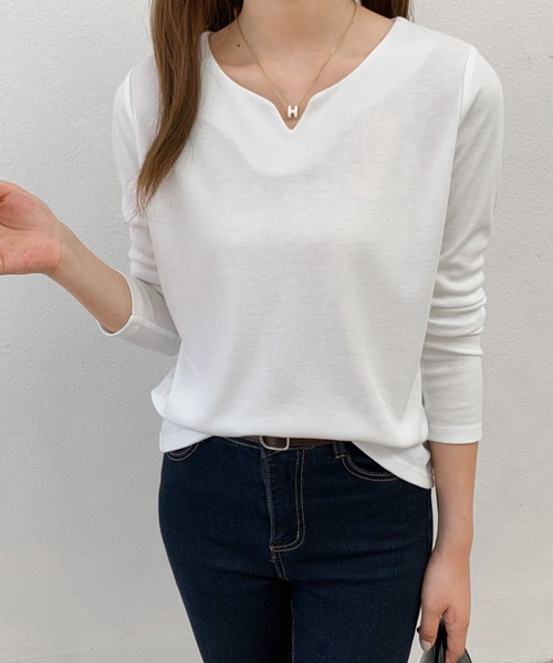 Diosfront（ディオスフロント）の「2022AW　華奢見せ叶える！キーネックロングスリーブTシャツ（Tシャツ/カットソー・レディース・ホワイト/ブラック/グレー・M/L）」の9枚目の写真