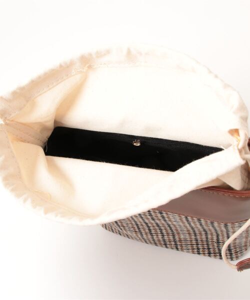 flower（フラワー）の「チェックショルダーバッグ（ショルダーバッグ・レディース・ベージュ・FREE）」の4枚目の写真
