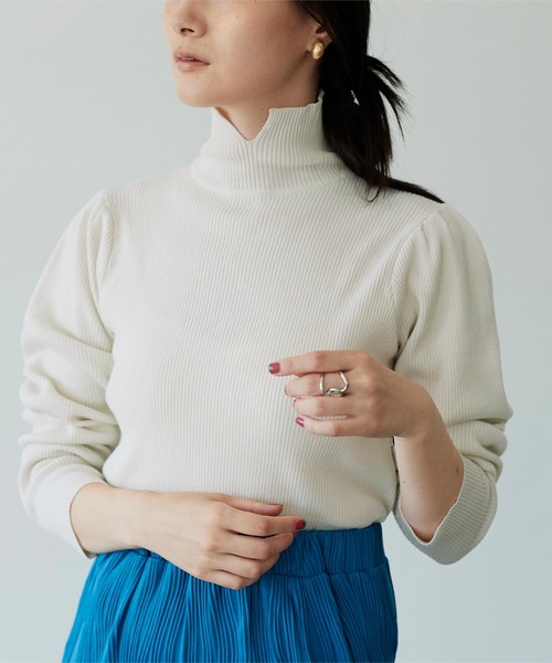 miette(ミエット)の「パワーショルダーハイネックニット(ニット/セーター・レディース・レッド/アイボリー/ブラック・FREE)」の2枚目の写真