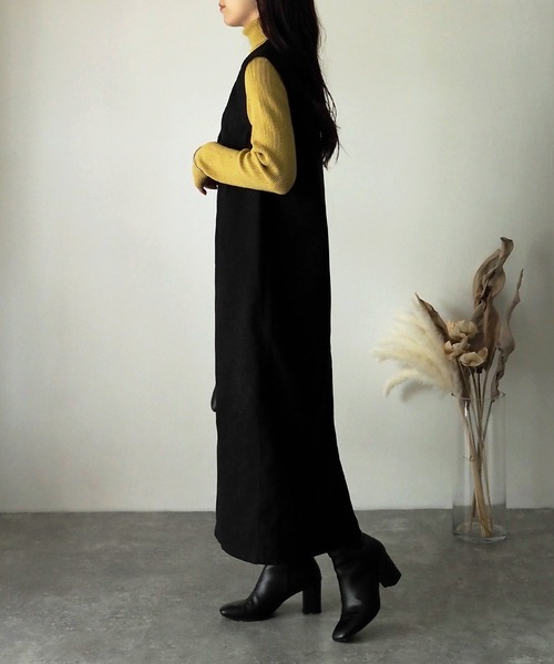 Riberry（リベリー）の「Vネックジャンパースカート（ジャンパースカート・レディース・ブラック/ブラック系・MEDIUM）」の7枚目の写真