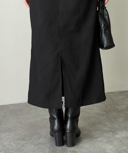 Riberry（リベリー）の「Vネックジャンパースカート（ジャンパースカート・レディース・ブラック/ブラック系・MEDIUM）」の8枚目の写真