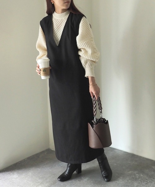 Riberry（リベリー）の「Vネックジャンパースカート（ジャンパースカート・レディース・ブラック/ブラック系・MEDIUM）」の10枚目の写真