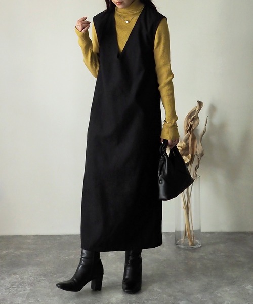 Riberry（リベリー）の「Vネックジャンパースカート（ジャンパースカート・レディース・ブラック/ブラック系・MEDIUM）」の11枚目の写真