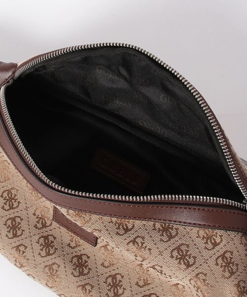 Guess（ゲス）の「STRAVE  Bum Bag（ボディバッグ/ウエストポーチ・メンズ・ライトベージュ/ブラック/グレー・ONE SIZE）」の5枚目の写真