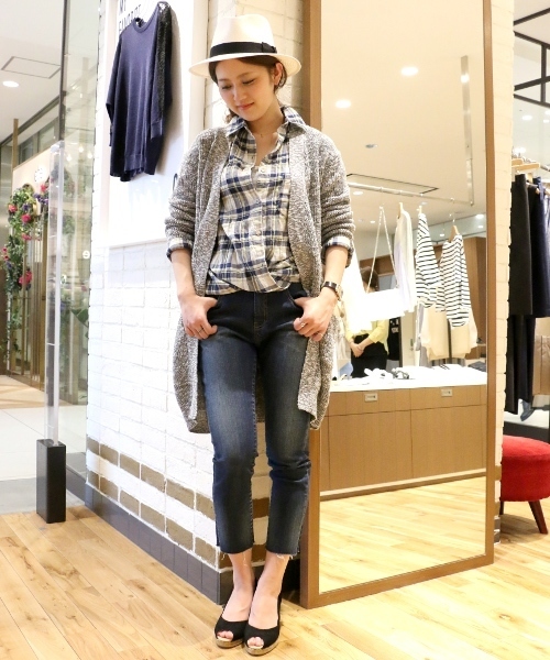 Spick & Span（スピックアンドスパン）の「ストレッチデニム カットオフパンツ。（デニムパンツ・レディース・ブルー/サックスブルー・36/38/34/40）」の10枚目の写真