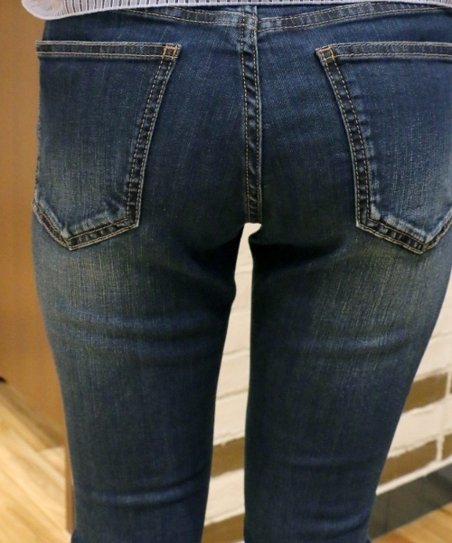 Spick & Span（スピックアンドスパン）の「ストレッチデニム カットオフパンツ。（デニムパンツ・レディース・ブルー/サックスブルー・36/38/34/40）」の6枚目の写真