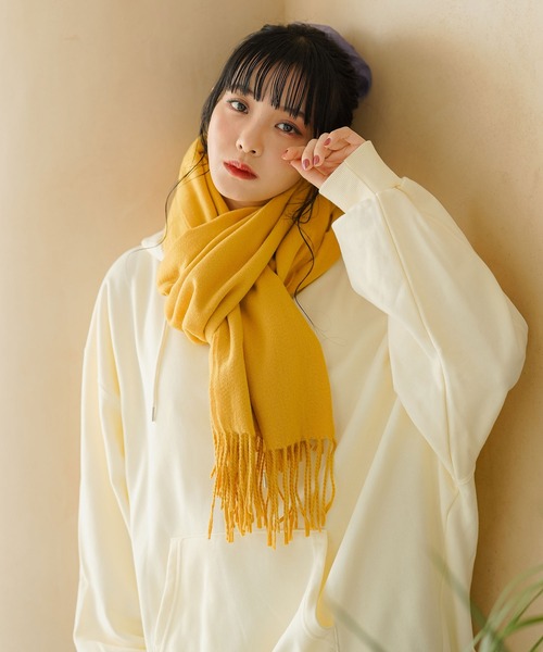 Newlyme(ニューリーミー)の「カラバリ大判無地ストール(マフラー・レディース・ブルー/モカ/オレンジ/グリーン/ピンク/グレー/マスタード/ブラック/アイボリー/ベージュ/ラベンダー/レッド/グレイッシュブルー・FREE)」の10枚目の写真