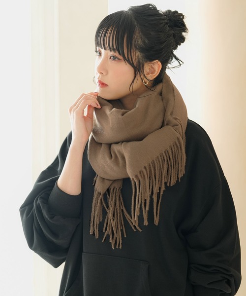 Newlyme(ニューリーミー)の「カラバリ大判無地ストール(マフラー・レディース・ブルー/モカ/オレンジ/グリーン/ピンク/グレー/マスタード/ブラック/アイボリー/ベージュ/ラベンダー/レッド/グレイッシュブルー・FREE)」の18枚目の写真