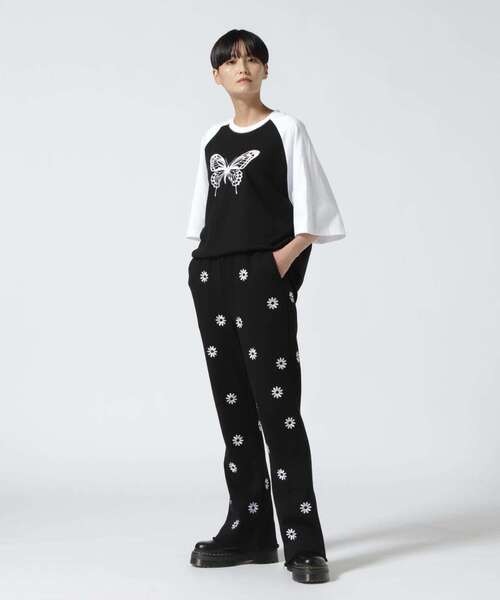 Chica（チカ）の「chica/チカ/デイジースウェットフレアパンツ（スウェットパンツ・レディース・ブラック/グレー・1/2）」の4枚目の写真