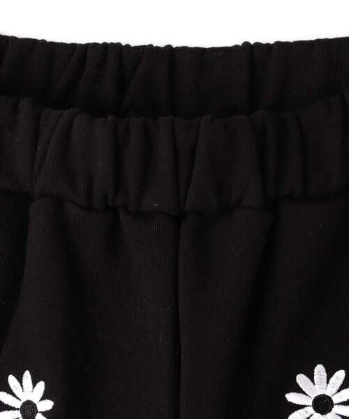 Chica（チカ）の「chica/チカ/デイジースウェットフレアパンツ（スウェットパンツ・レディース・ブラック/グレー・1/2）」の7枚目の写真