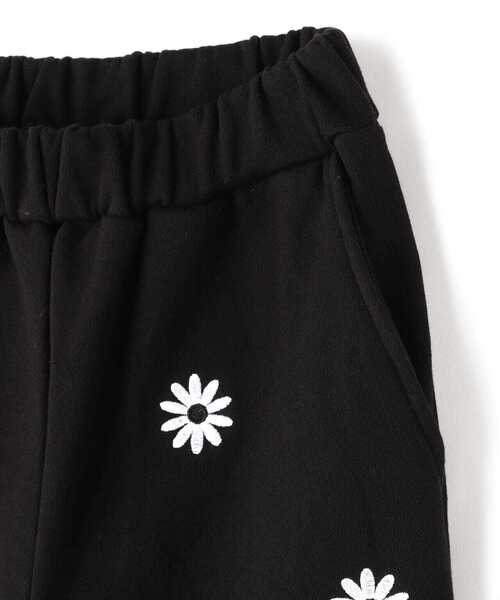 Chica（チカ）の「chica/チカ/デイジースウェットフレアパンツ（スウェットパンツ・レディース・ブラック/グレー・1/2）」の8枚目の写真