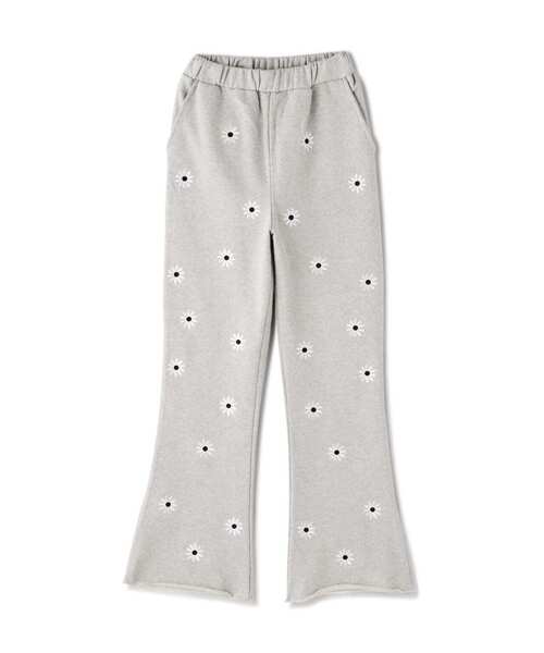 Chica（チカ）の「chica/チカ/デイジースウェットフレアパンツ（スウェットパンツ・レディース・ブラック/グレー・1/2）」の11枚目の写真