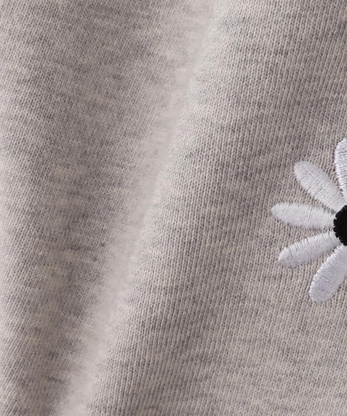 Chica（チカ）の「chica/チカ/デイジースウェットフレアパンツ（スウェットパンツ・レディース・ブラック/グレー・1/2）」の16枚目の写真