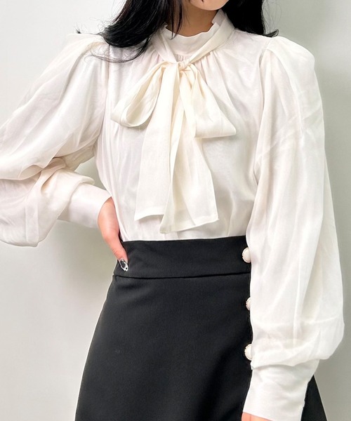 INGNI（イング）の「ラメシアーハイネックボウタイブラウス（シャツ/ブラウス・レディース・グレー系その他/サックスブルー/オフホワイト・M）」の2枚目の写真