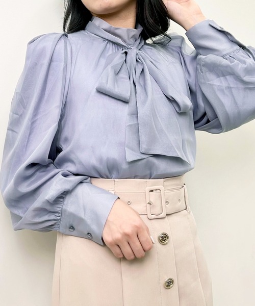 INGNI（イング）の「ラメシアーハイネックボウタイブラウス（シャツ/ブラウス・レディース・グレー系その他/サックスブルー/オフホワイト・M）」の3枚目の写真