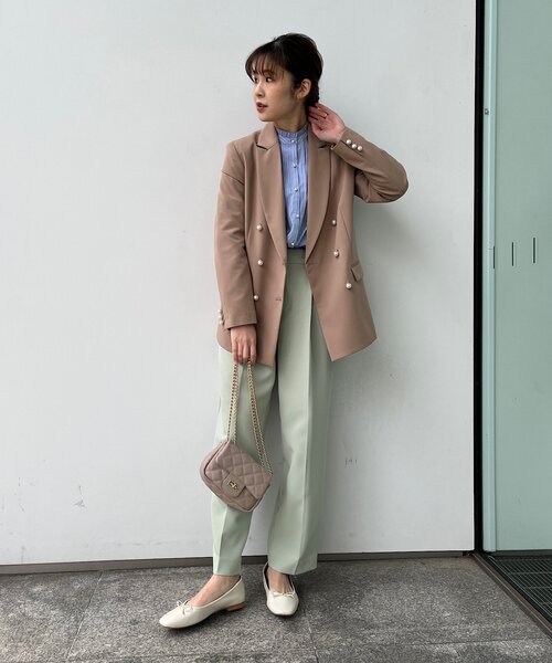 couture brooch(クチュールブローチ)の「◆【フェイクパールボタンが華やかさを添える。】ダブルブレストジャケット(テーラードジャケット・レディース・ネイビー/サンドベージュ・38/40/42)」の15枚目の写真