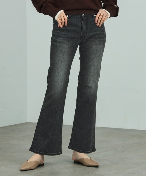 EDWIN(エドウィン)の「essentials ストレッチフレアデニムパンツ(デニムパンツ・レディース・ブルー/ホワイト/ライトインディゴブルー/ブルー系その他/ブラック系その他/ダークインディゴブルー・SMALL/X-SMALL/MEDIUM/LARGE)」の3枚目の写真