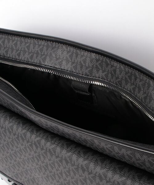 MICHAEL KORS(マイケルコース)の「COOPER UTILITY FLAP MSGR クロスボディ(メッセンジャーバッグ・メンズ・ブラック・FREE)」の4枚目の写真