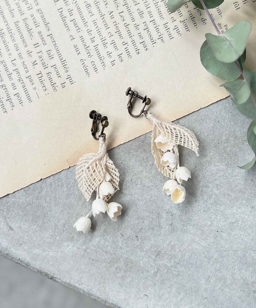 m.soeur（エムスール）の「スズランと葉っぱレースのイヤリング（イヤリング・レディース・ホワイト・FREE）」の5枚目の写真