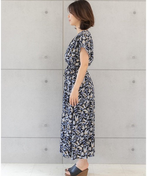 PREFERIR（プレフェリール）の「アロハシャツ柄 エスニック カシュクール フレンチスリーブ マキシ ロングワンピース（ワンピース・レディース・ブラック/ネイビー・MEDIUM/LARGE/SMALL）」の20枚目の写真