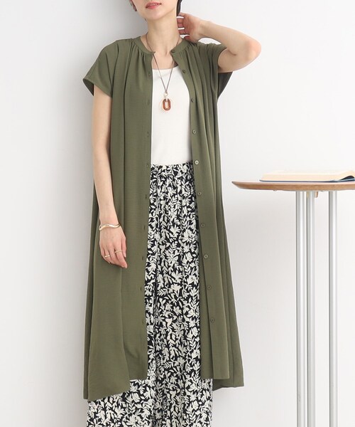 SHOO・LA・RUE（シューラルー）の「◆【接触冷感/イージーケア】前開きロングシャツ（シャツ/ブラウス・レディース・マスタード/カーキ/ブラック/ホワイト系/ライトベージュ/ブルー・00）」の4枚目の写真