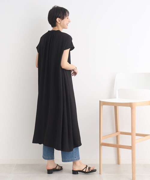 SHOO・LA・RUE（シューラルー）の「◆【接触冷感/イージーケア】前開きロングシャツ（シャツ/ブラウス・レディース・マスタード/カーキ/ブラック/ホワイト系/ライトベージュ/ブルー・00）」の15枚目の写真