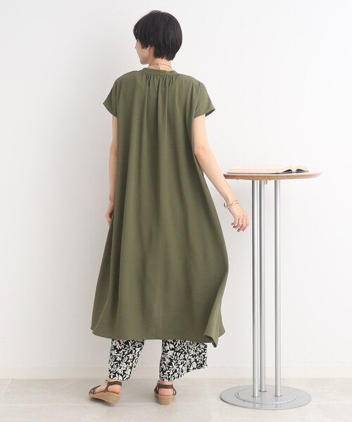 SHOO・LA・RUE（シューラルー）の「◆【接触冷感/イージーケア】前開きロングシャツ（シャツ/ブラウス・レディース・マスタード/カーキ/ブラック/ホワイト系/ライトベージュ/ブルー・00）」の20枚目の写真