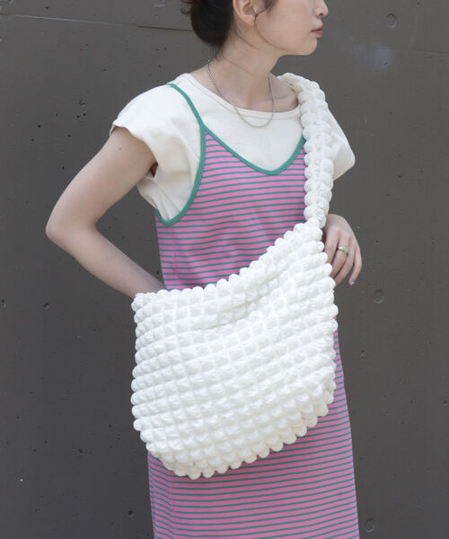 fredy emue（フレディエミュ）の「ポコポコジョーゼットメッセンジャーバッグ（ショルダーバッグ・レディース・ブラック/アイボリー・FREE）」の15枚目の写真