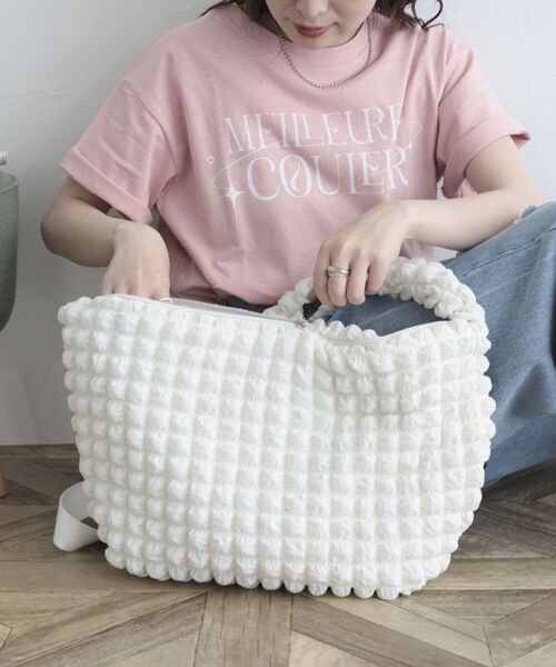 fredy emue（フレディエミュ）の「ポコポコジョーゼットメッセンジャーバッグ（ショルダーバッグ・レディース・ブラック/アイボリー・FREE）」の3枚目の写真