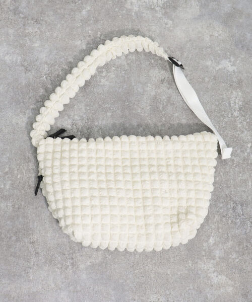 fredy emue（フレディエミュ）の「ポコポコジョーゼットメッセンジャーバッグ（ショルダーバッグ・レディース・ブラック/アイボリー・FREE）」の10枚目の写真