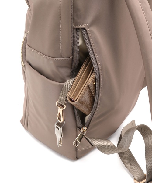 VIS（ビス）の「【PC収納付き】メタルファスナーリュック【A4対応】（バックパック/リュック・レディース・ブラック/グレー/ベージュ系その他・FREE）」の9枚目の写真