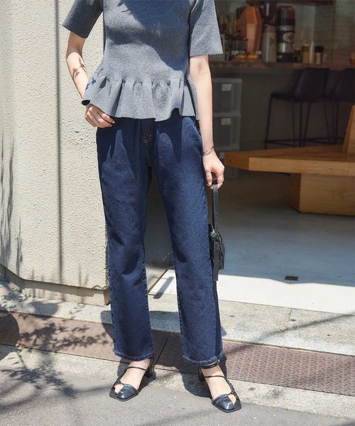 titivate(ティティベイト)の「ハイウエストスリムストレートデニムパンツ(デニムパンツ・レディース・ライトブルー/インディゴブルー/ブルー・S/M/L)」の1枚目の写真