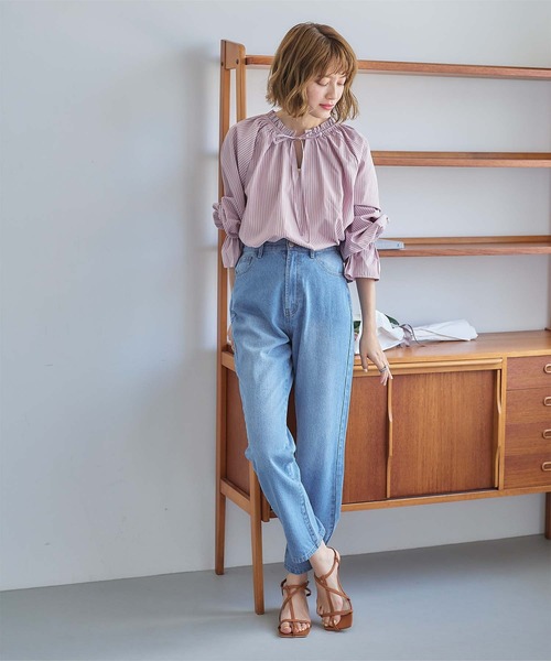 titivate(ティティベイト)の「ハイウエストスリムストレートデニムパンツ(デニムパンツ・レディース・ライトブルー/インディゴブルー/ブルー・S/M/L)」の14枚目の写真