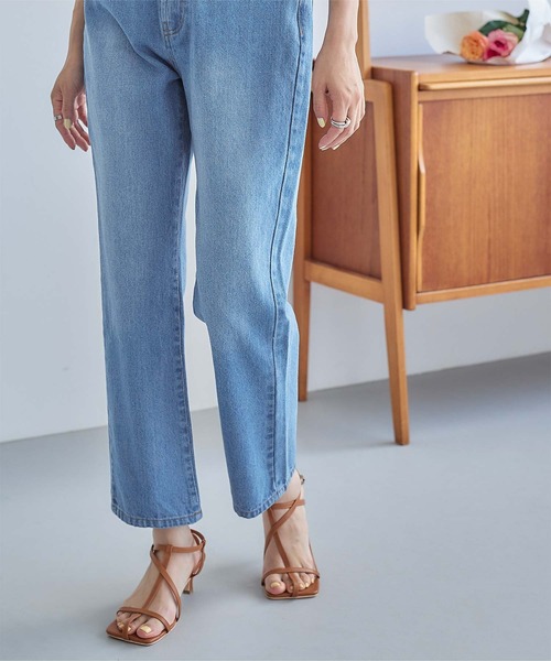 titivate(ティティベイト)の「ハイウエストスリムストレートデニムパンツ(デニムパンツ・レディース・ライトブルー/インディゴブルー/ブルー・S/M/L)」の19枚目の写真