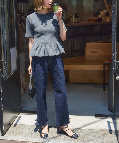 titivate(ティティベイト)の「ハイウエストスリムストレートデニムパンツ(デニムパンツ・レディース・ライトブルー/インディゴブルー/ブルー・S/M/L)」の17枚目の写真