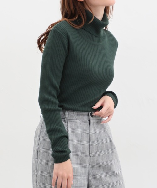 Honeys（ハニーズ）の「あったかリブ編タートルネックニット（ニット/セーター・レディース・ブラック/ホワイト×ブラック/アイボリー/ベージュ×ブラック/グリーン/ブルー系その他/ピンク/ベージュ/レッド・LL/S/L/M）」の6枚目の写真