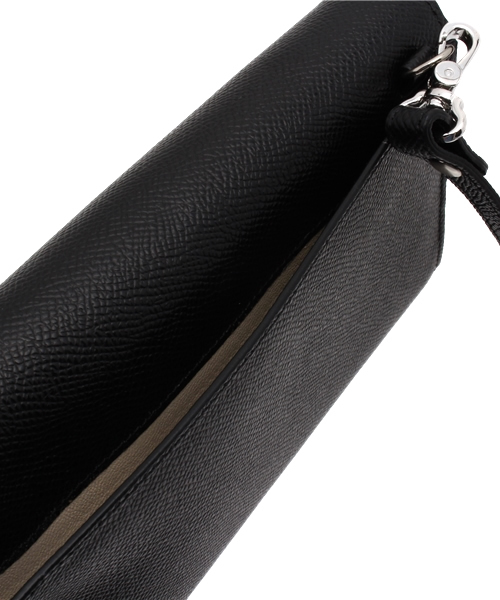 russet for traveller（ラシット　フォー トラベラー）の「レザーショルダーバッグ【Shoulder】（ショルダーバッグ・レディース・ブラック・FREE）」の4枚目の写真