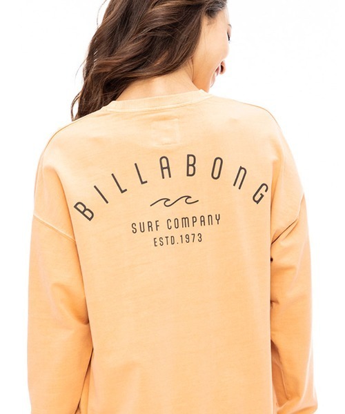 BILLABONG(ビラボン)の「BILLABONG レディース ARCH CLEAN LOGO LIGHT SWEAT CREW トレーナー 【2023年秋冬モデル】/ビラボンスウェットトレーナー(スウェット・レディース・スミクロ/オフホワイト/ブルー/オレンジ・MEDIUM/LARGE)」の4枚目の写真