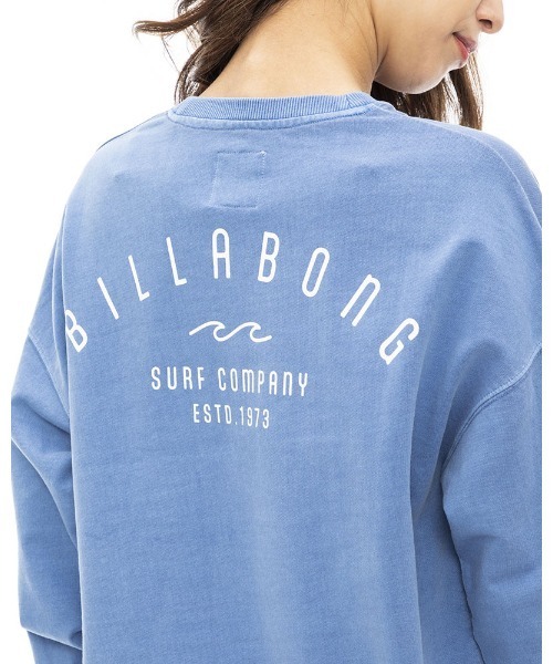 BILLABONG(ビラボン)の「BILLABONG レディース ARCH CLEAN LOGO LIGHT SWEAT CREW トレーナー 【2023年秋冬モデル】/ビラボンスウェットトレーナー(スウェット・レディース・スミクロ/オフホワイト/ブルー/オレンジ・MEDIUM/LARGE)」の3枚目の写真