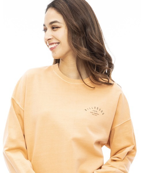 BILLABONG(ビラボン)の「BILLABONG レディース ARCH CLEAN LOGO LIGHT SWEAT CREW トレーナー 【2023年秋冬モデル】/ビラボンスウェットトレーナー(スウェット・レディース・スミクロ/オフホワイト/ブルー/オレンジ・MEDIUM/LARGE)」の12枚目の写真