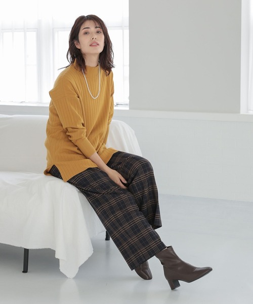 Elura(エルーラ)の「濃密なめらかリブチュニック(ニット/セーター・レディース・オフホワイト/マスタード/ブラック/ホワイト・LARGE/MEDIUM/SMALL)」の19枚目の写真