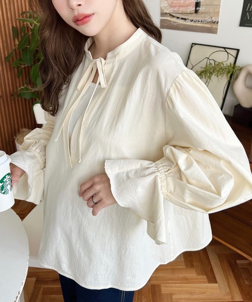 moment+（モーメントプラス）の「コットンワッシャーリボンVネック