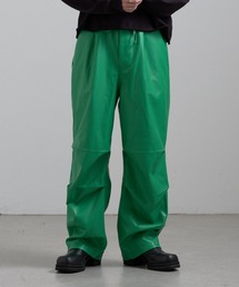 Lui's（ルイス）の「【Neucon / ニューコン】24SS シンセティックレザーパラシュートパンツ（カーゴパンツ・メンズ）」