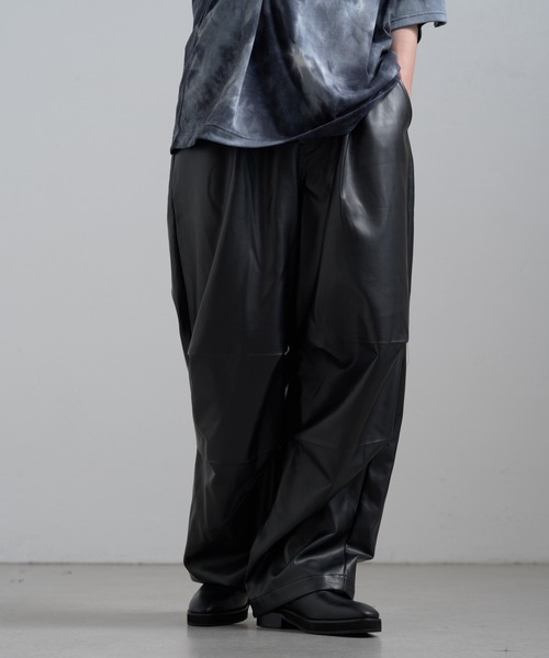 Lui's（ルイス）の「【Neucon / ニューコン】24SS シンセティックレザーパラシュートパンツ（カーゴパンツ・メンズ・アイボリー/グリーン/ブラック・1/2）」の6枚目の写真