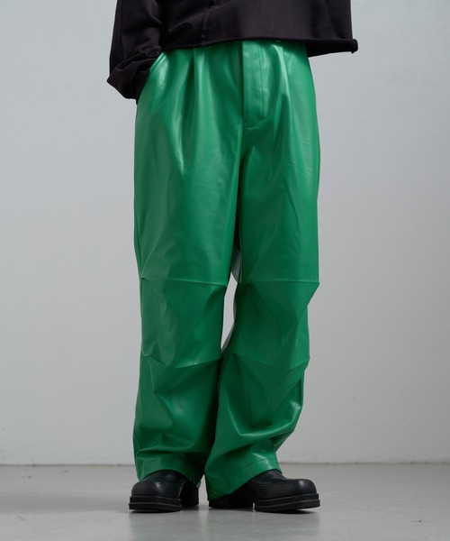 Lui's（ルイス）の「【Neucon / ニューコン】24SS シンセティックレザーパラシュートパンツ（カーゴパンツ・メンズ・アイボリー/グリーン/ブラック・1/2）」の13枚目の写真