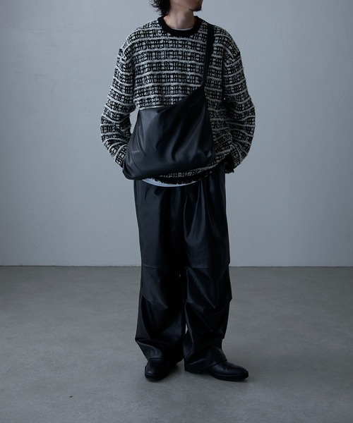 Lui's（ルイス）の「【Neucon / ニューコン】24SS シンセティックレザーパラシュートパンツ（カーゴパンツ・メンズ・アイボリー/グリーン/ブラック・1/2）」の11枚目の写真