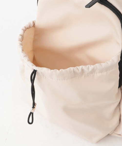 GLOBAL WORK(グローバルワーク)の「撥水軽量ドロスト8ポケリュック/990307(バックパック/リュック・レディース・ブラック/アイボリー・FREE)」の9枚目の写真