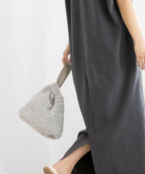 NOLLEY’S（ノーリーズ）の「ニットバッグ（ショルダーバッグ・レディース・シルバー/ネイビー・FREE）」の2枚目の写真